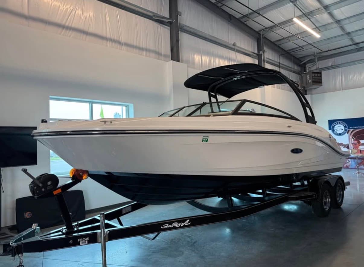 2024 Sea Ray 230 - exterior