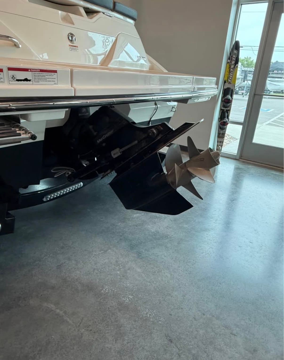 2024 Sea Ray 230 - exterior