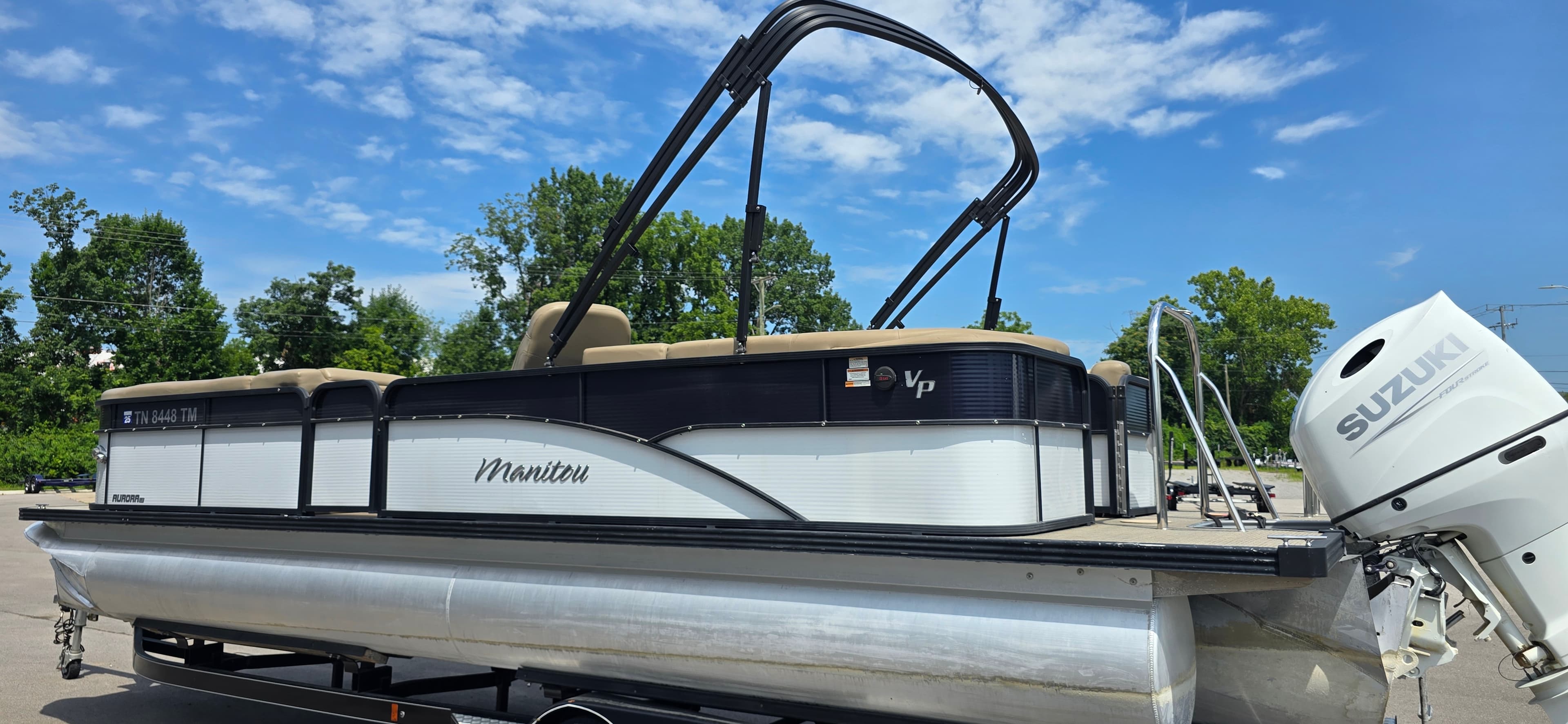 2022 Manitou Aurora - exterior