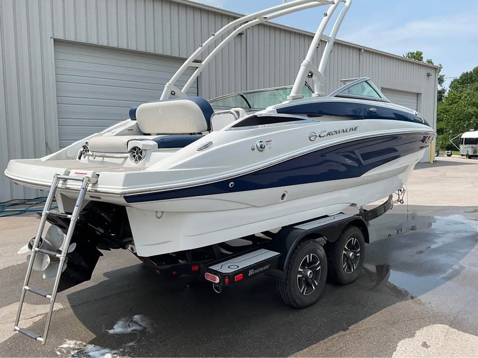 2023 Crownline E235 - exterior