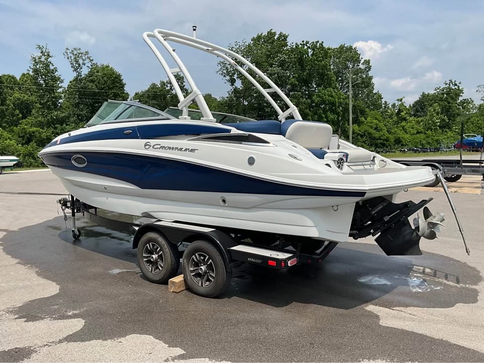 2023 Crownline E235 - exterior