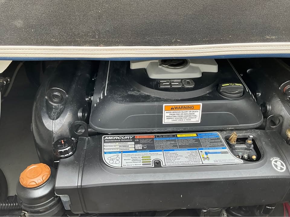2023 Crownline E235 - exterior