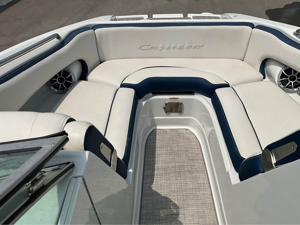 2023 Crownline E235 - exterior