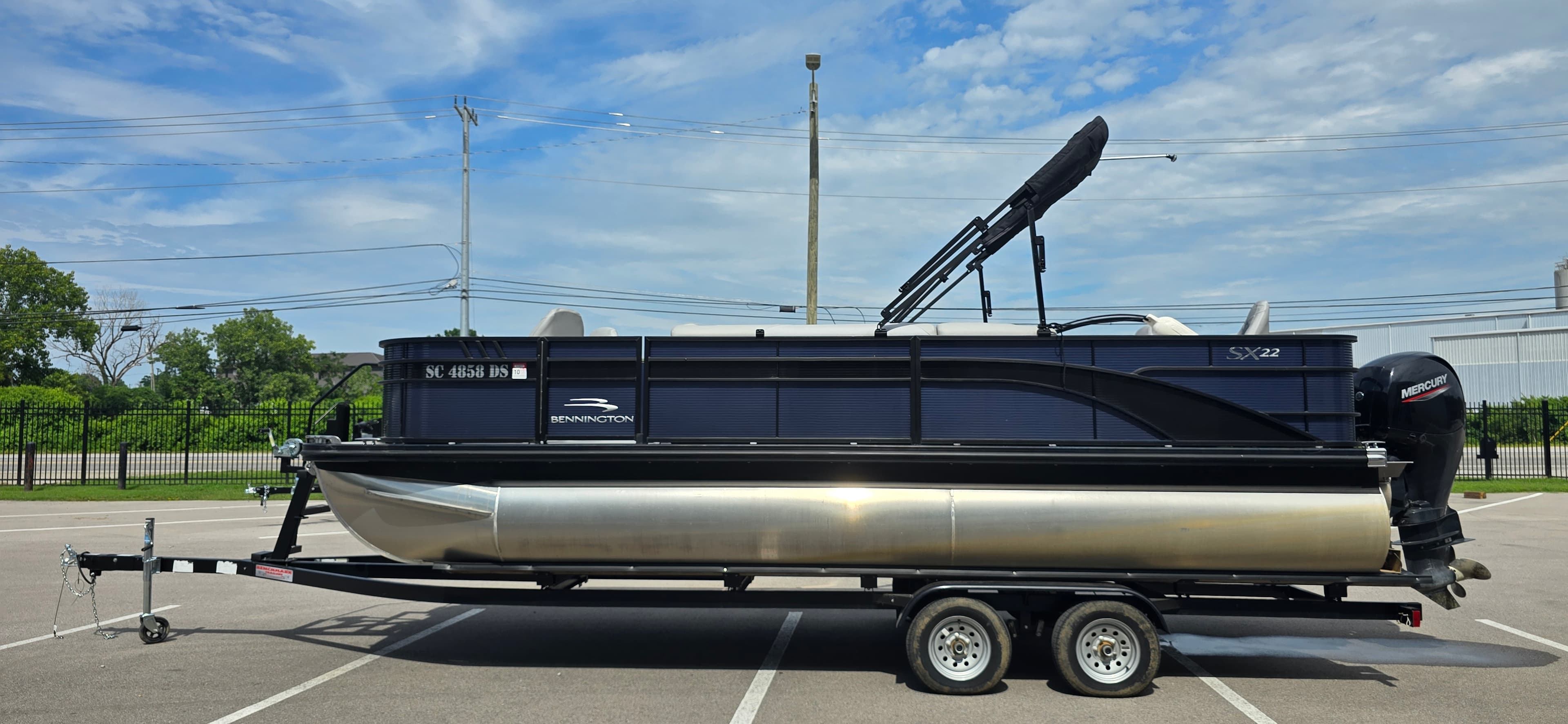2022 Bennington SX 22 - exterior