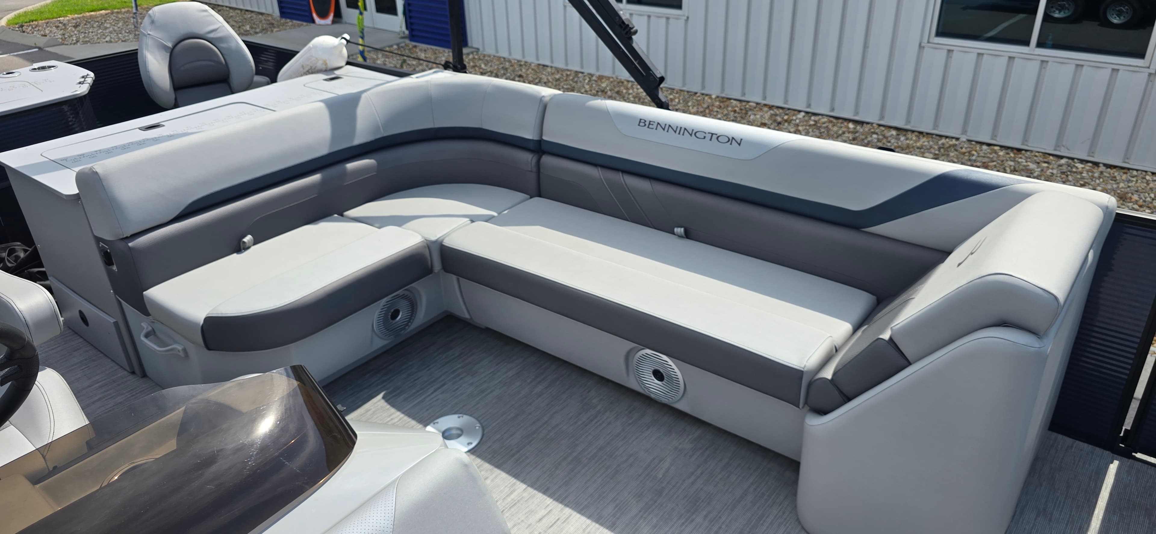 2022 Bennington SX 22 - exterior