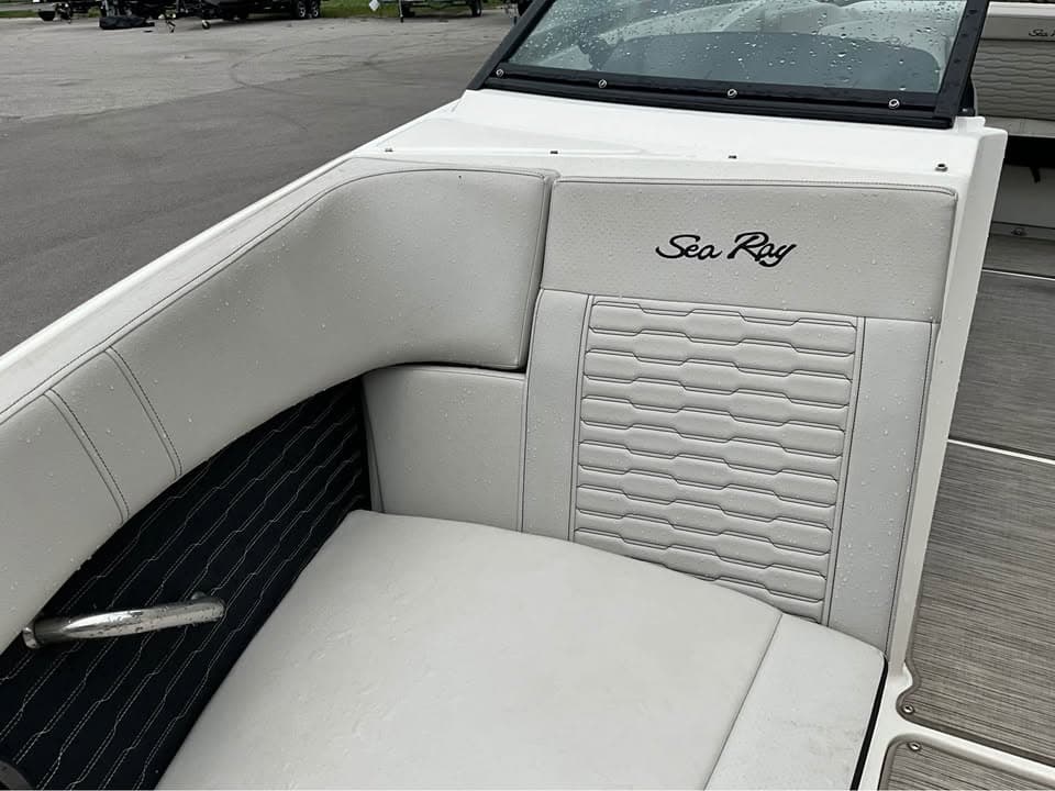 2023 Sea Ray 230 SPX - exterior