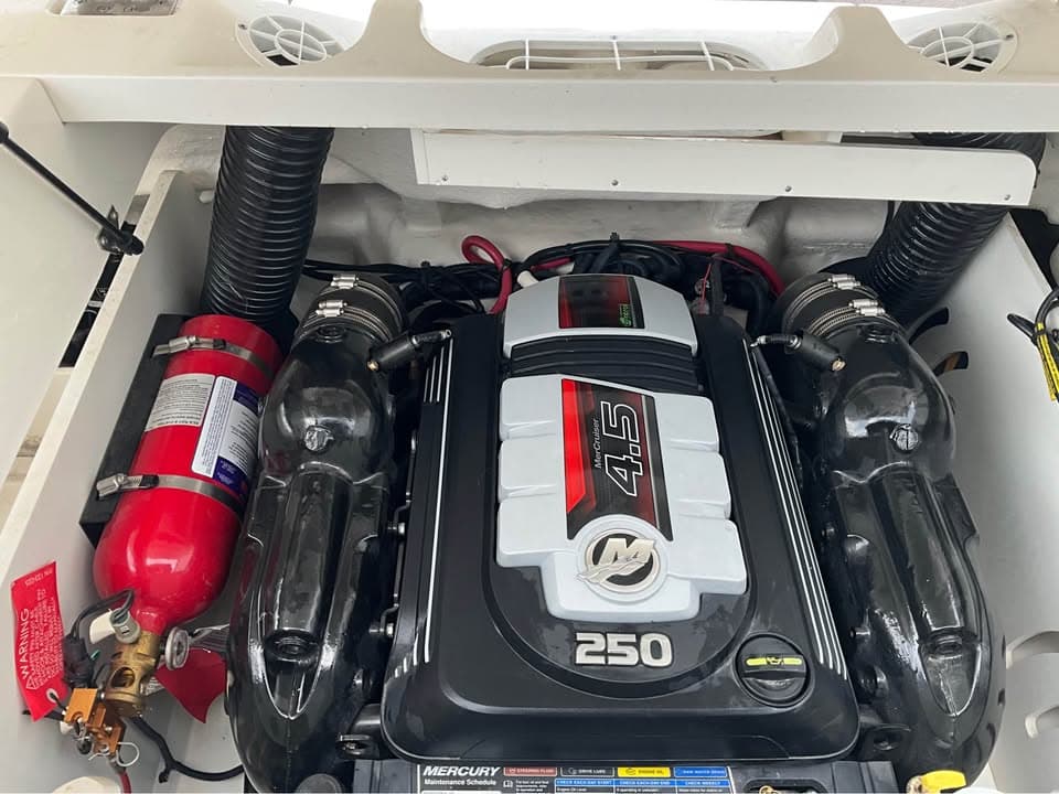 2023 Sea Ray 230 SPX - exterior