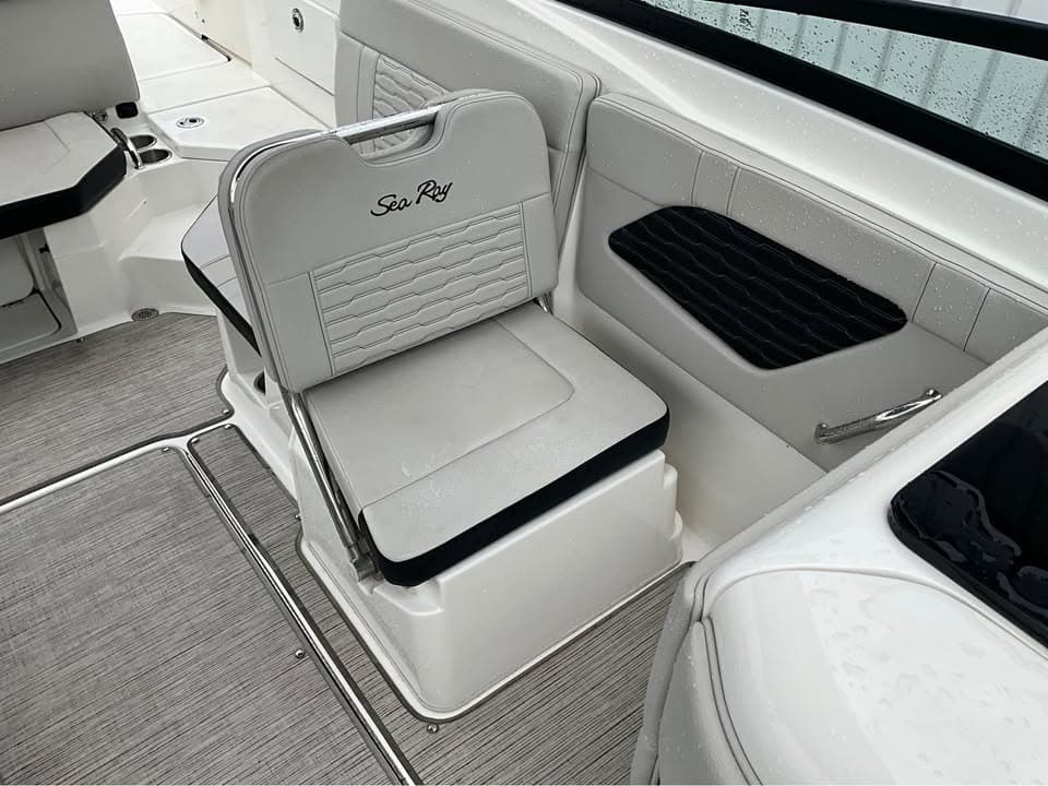 2023 Sea Ray 230 SPX - exterior