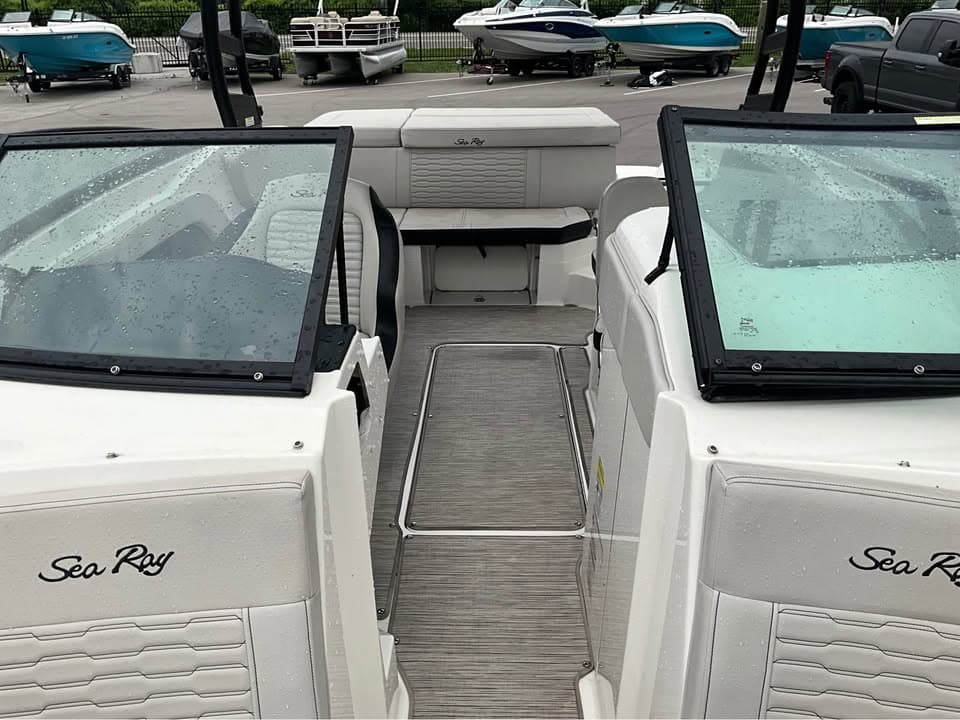 2023 Sea Ray 230 SPX - exterior