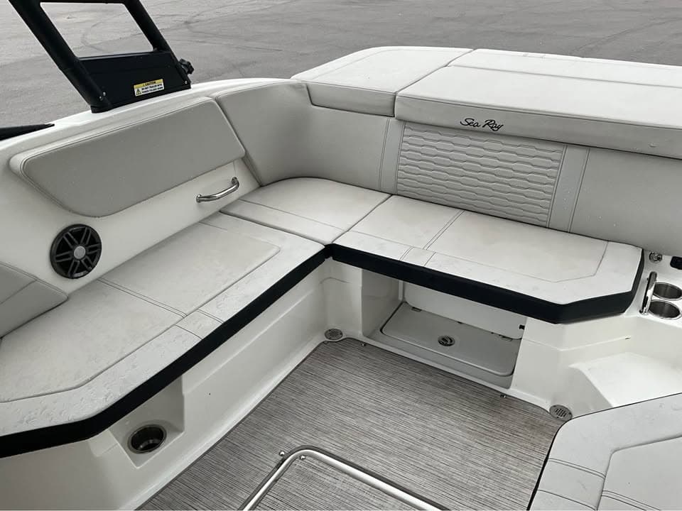 2023 Sea Ray 230 SPX - exterior