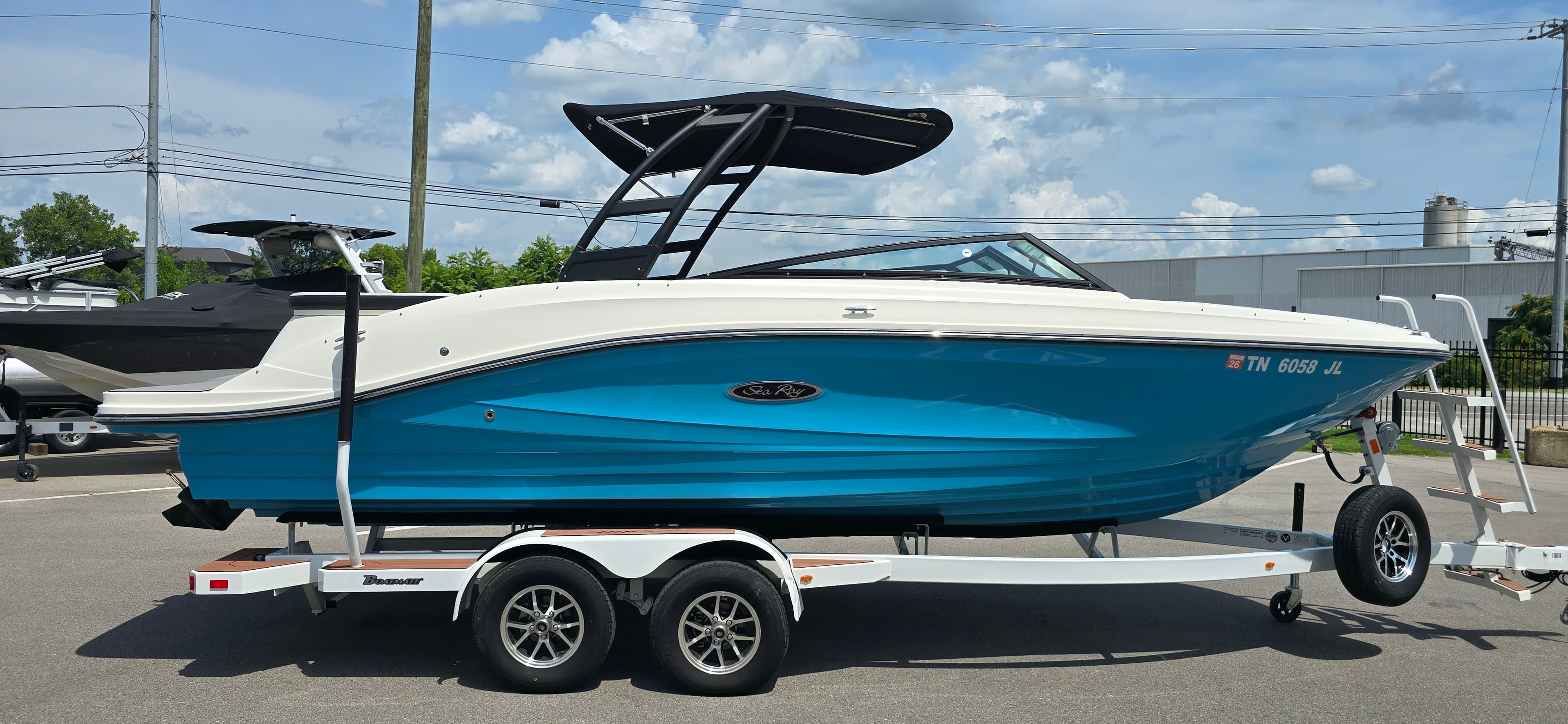 2023 Sea Ray 230 SPX - exterior