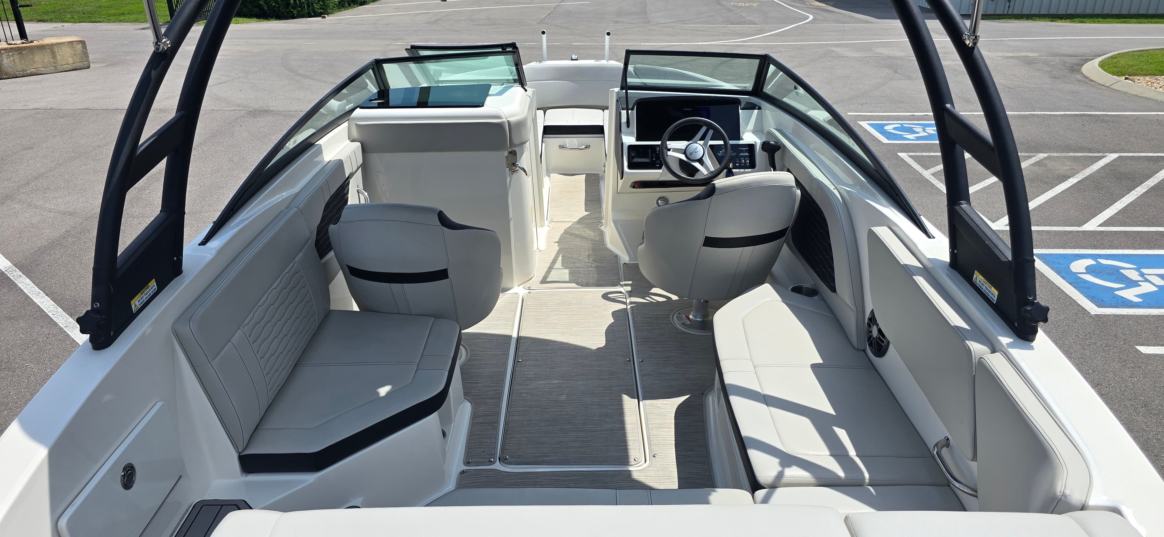 2023 Sea Ray 230 SPX - exterior
