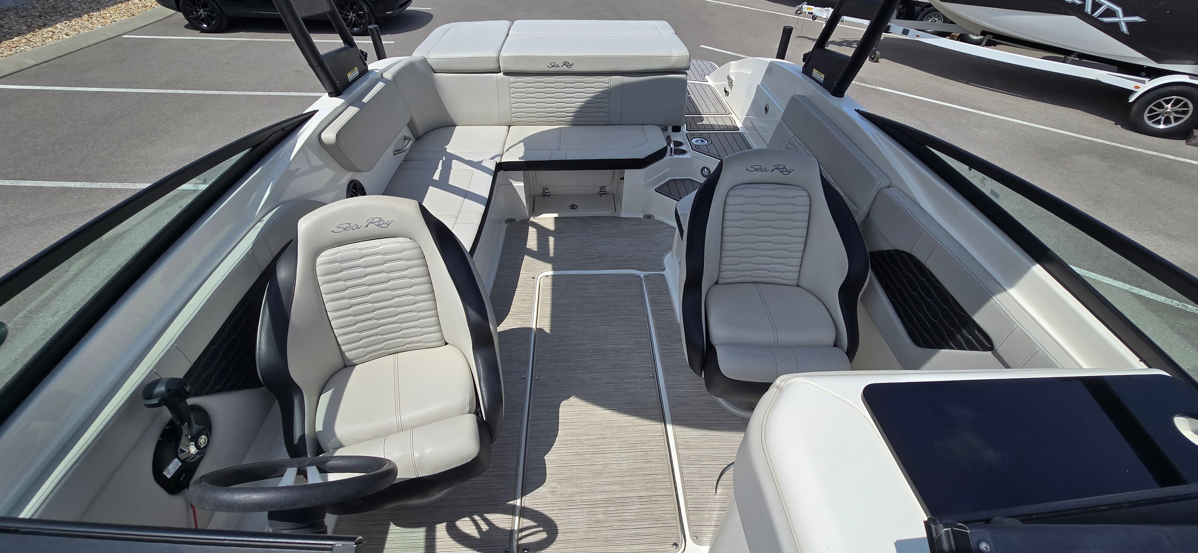 2023 Sea Ray 230 SPX - exterior