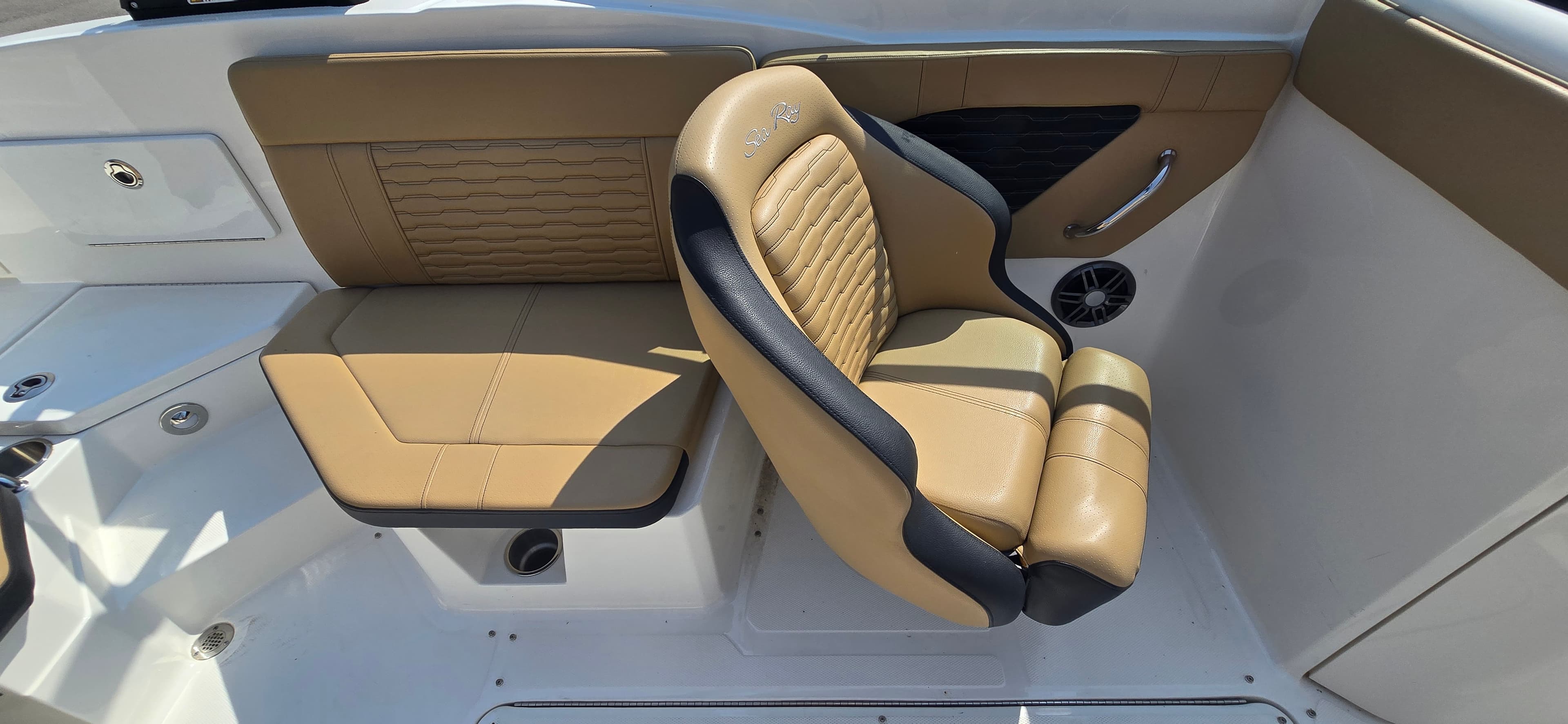 2024 Sea Ray SPX 230 - exterior