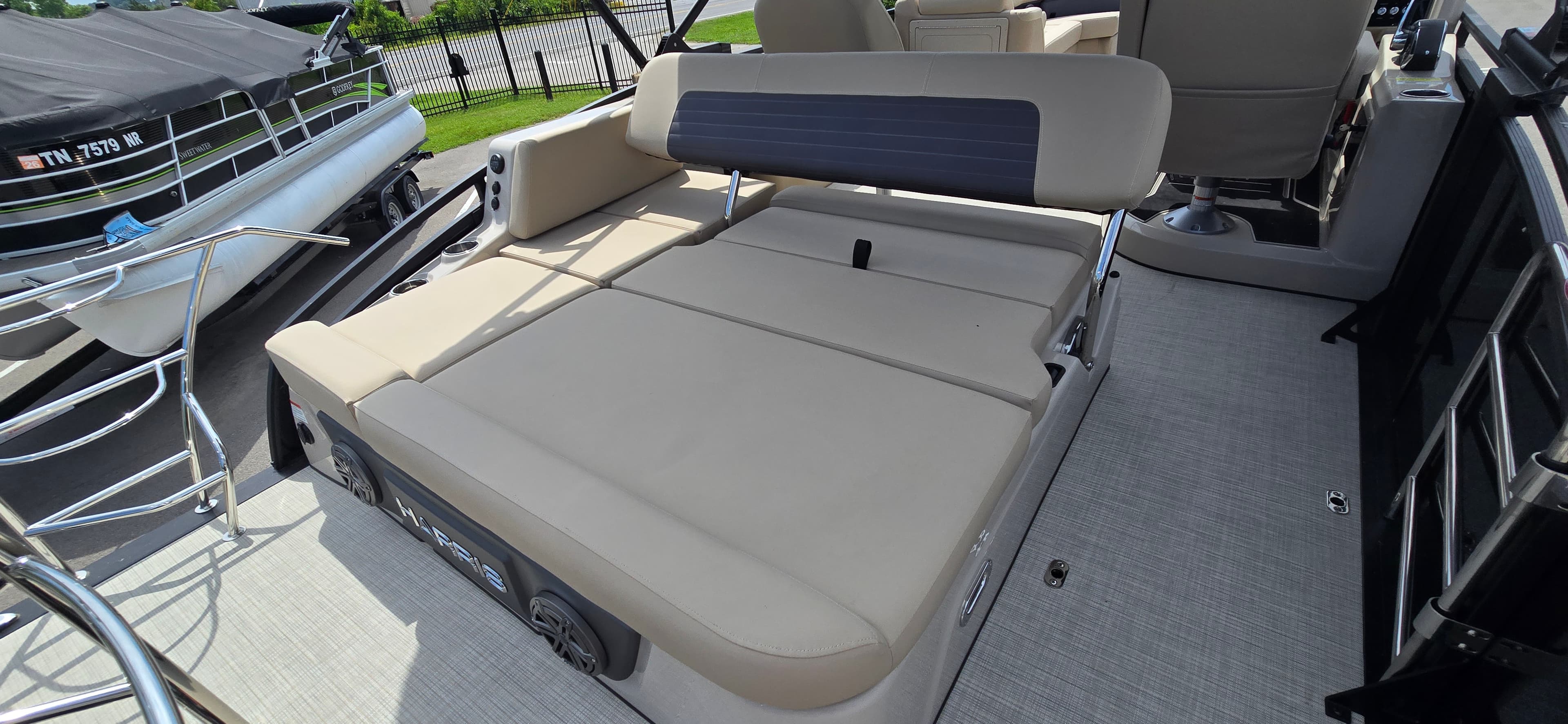 2025 Harris Solstice 250 - exterior