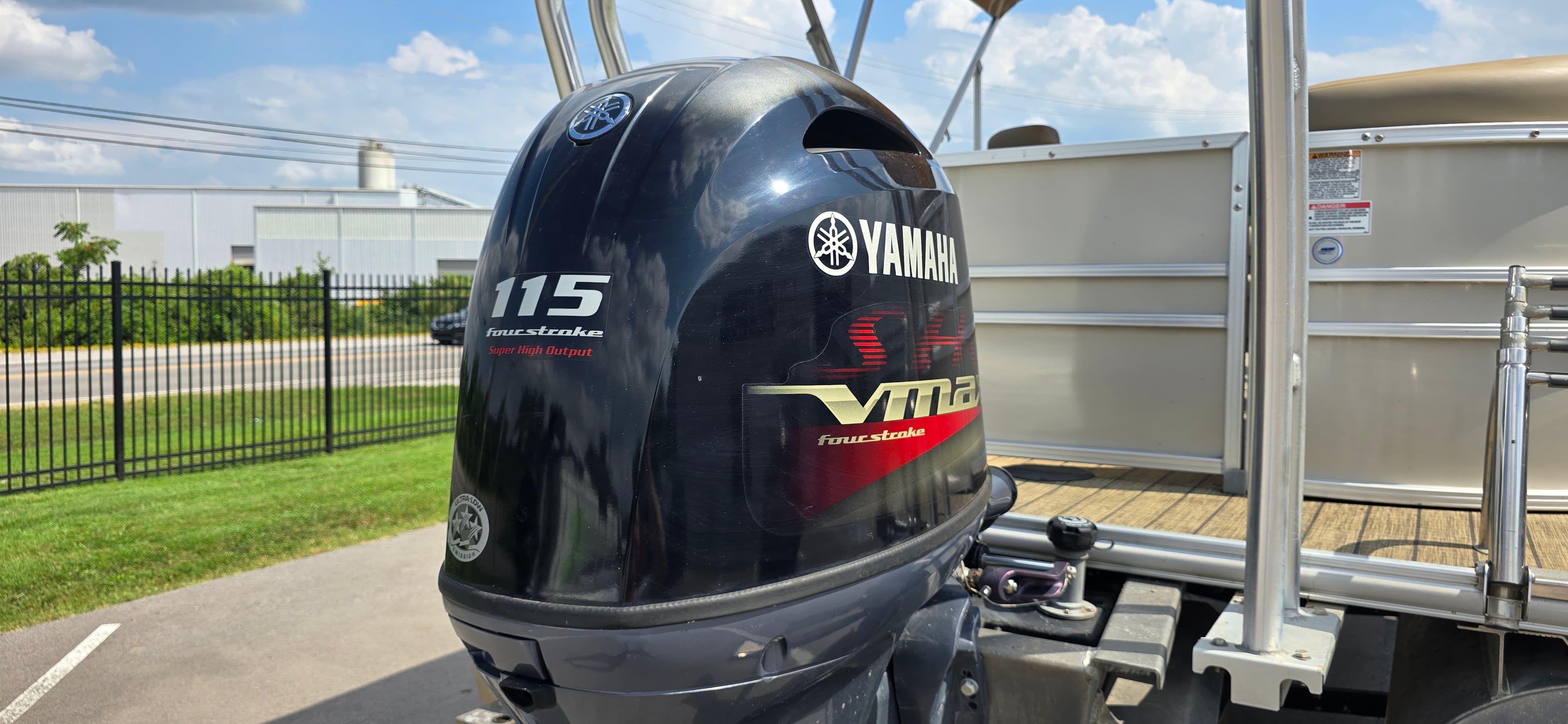 2022 Sylvan Mirage 8522 - exterior