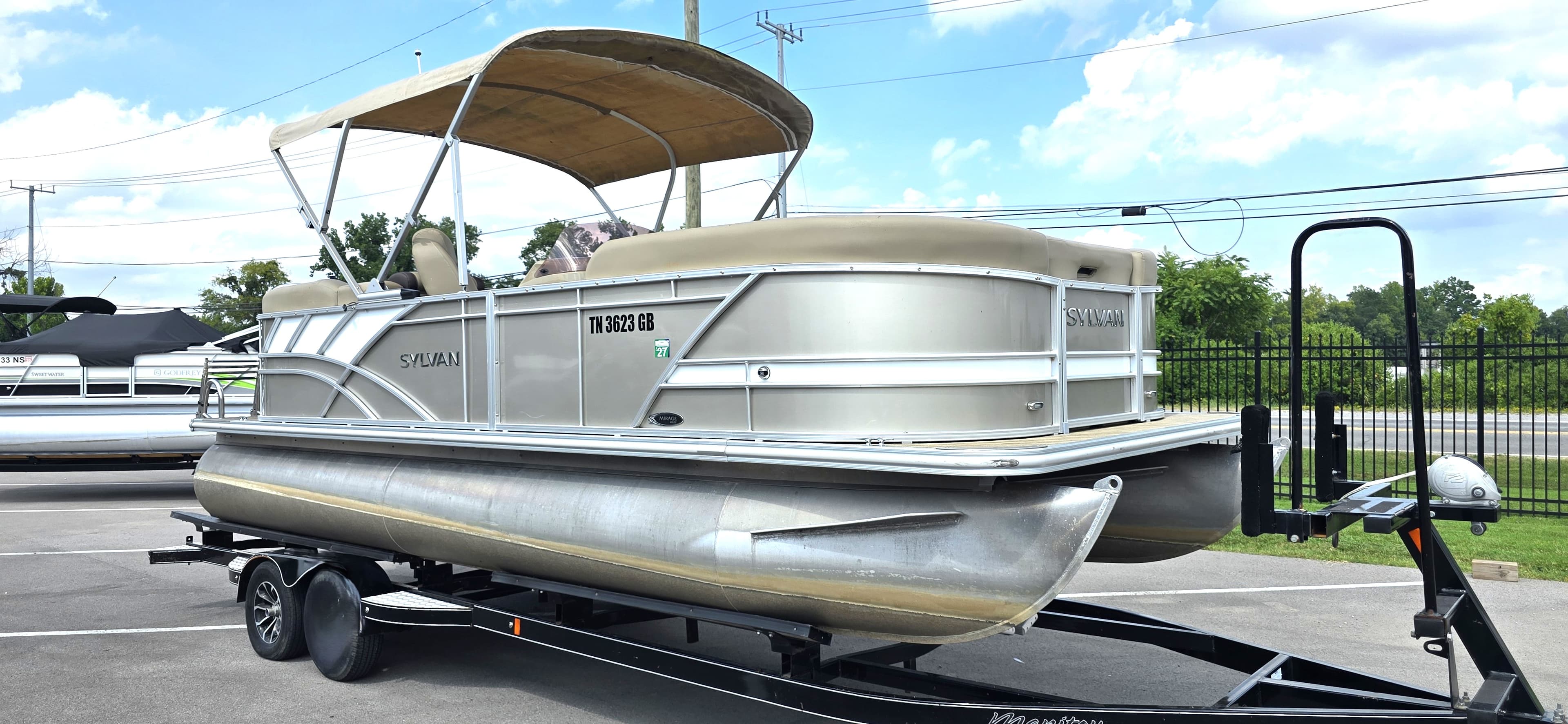 2022 Sylvan Mirage 8522 - exterior