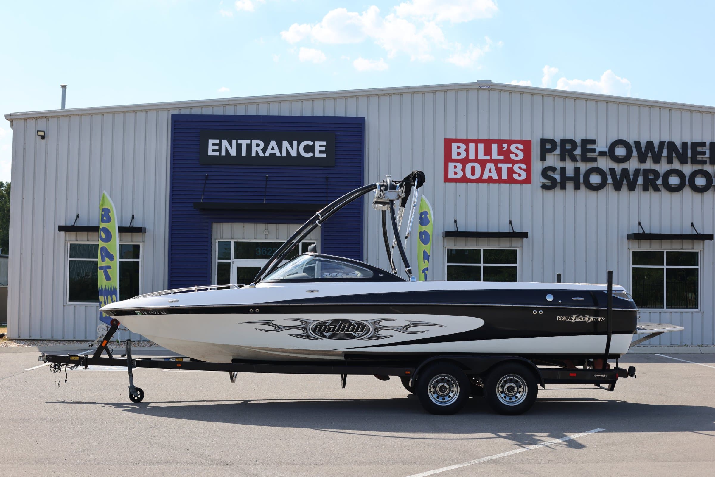 2004 Malibu 23 LSV Wakesetter - exterior
