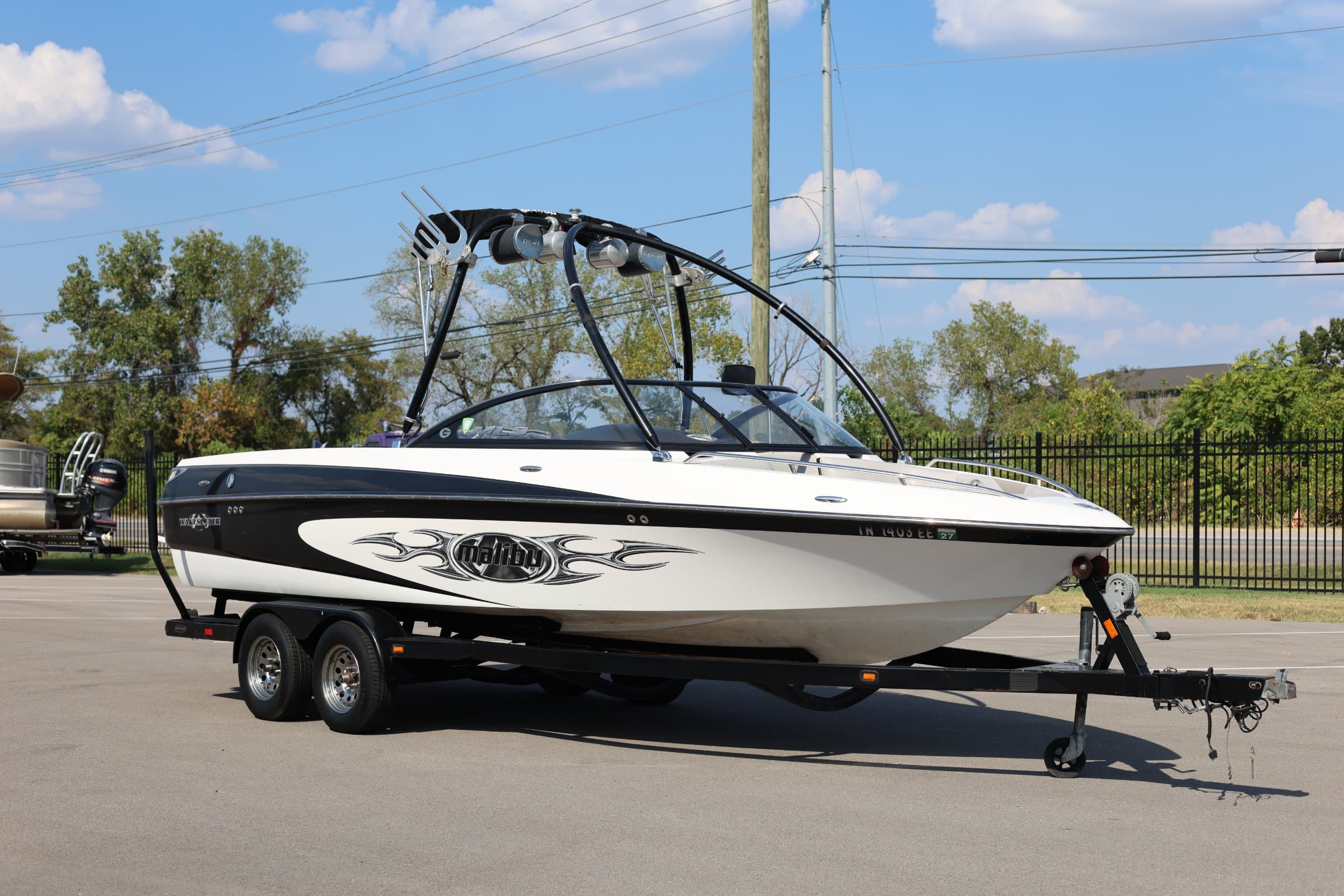 2004 Malibu 23 LSV Wakesetter - exterior