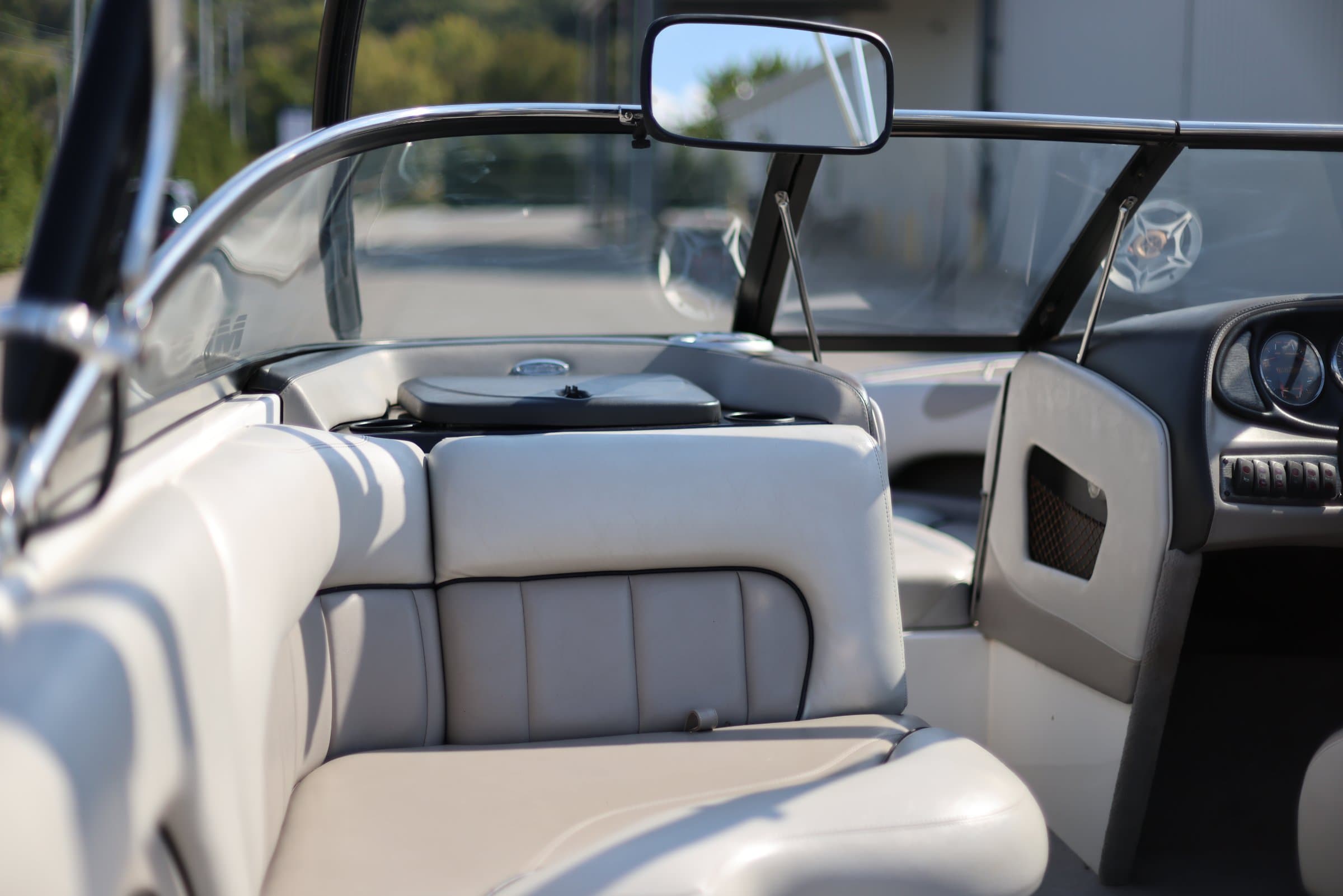 2004 Malibu 23 LSV Wakesetter - exterior