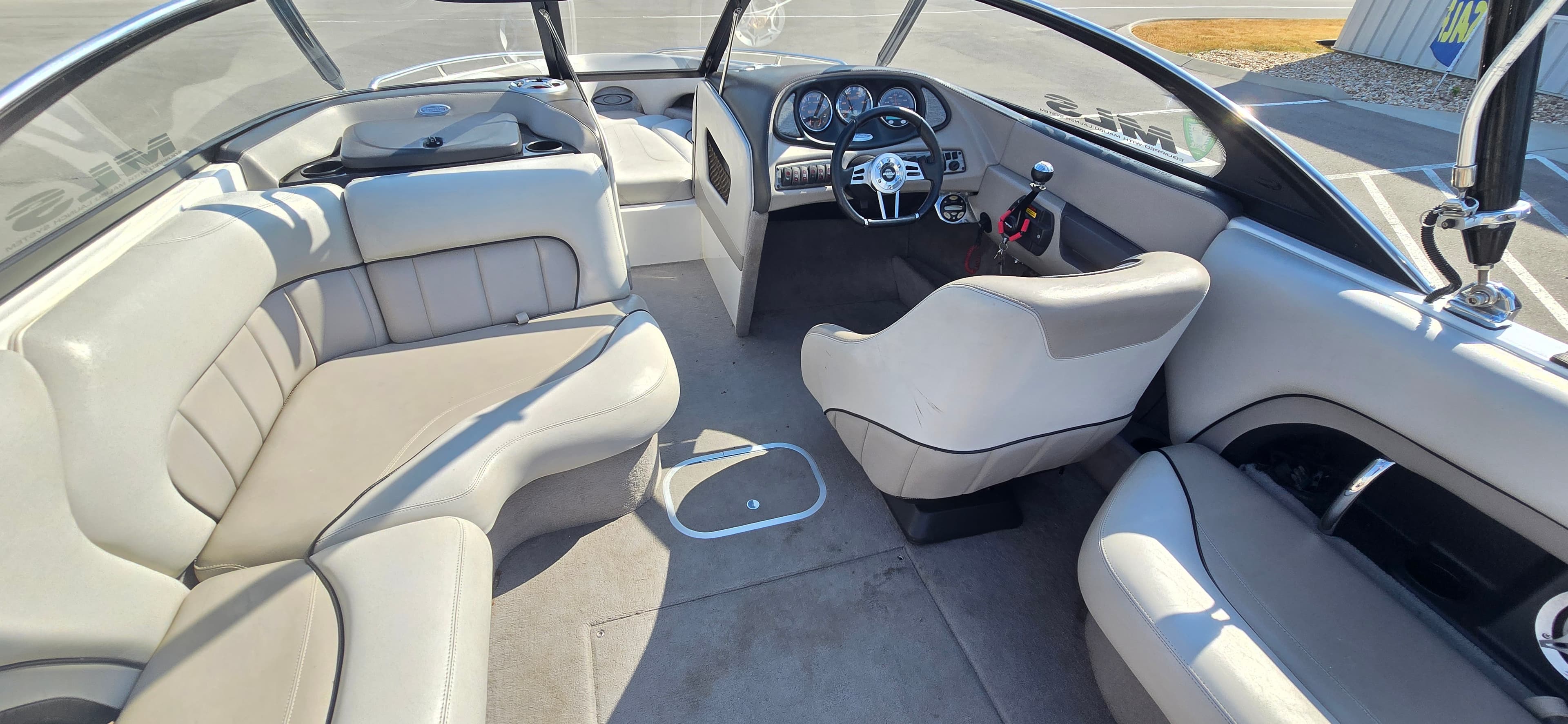 2004 Malibu 23 LSV Wakesetter - exterior