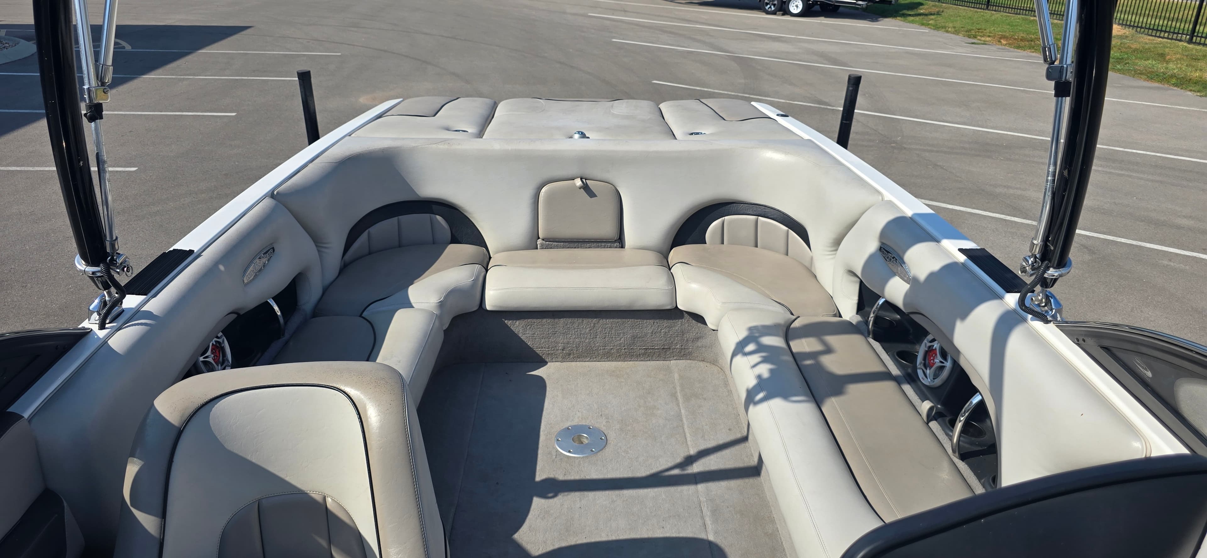 2004 Malibu 23 LSV Wakesetter - exterior