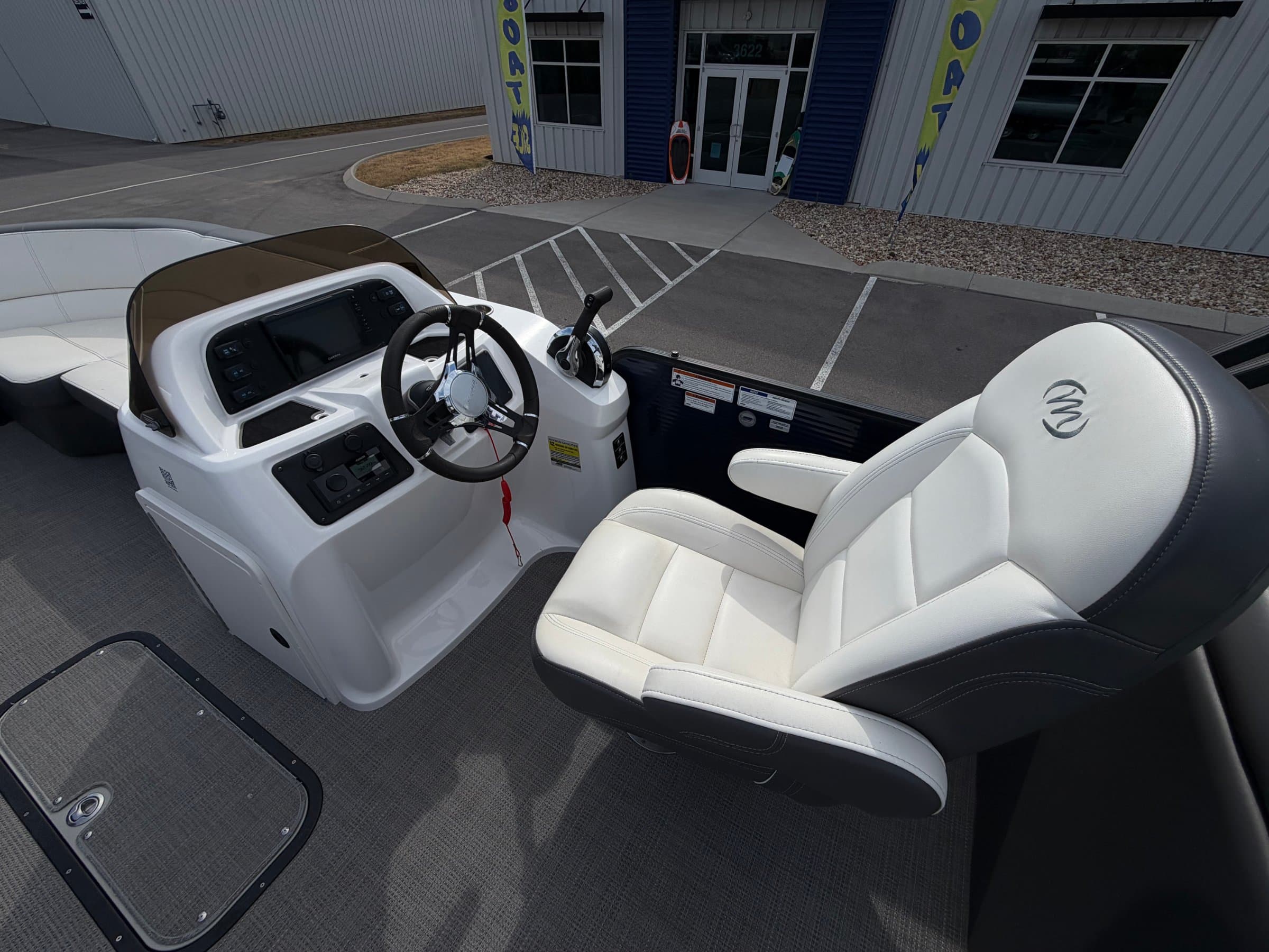 2022 Manitou Aurora - exterior