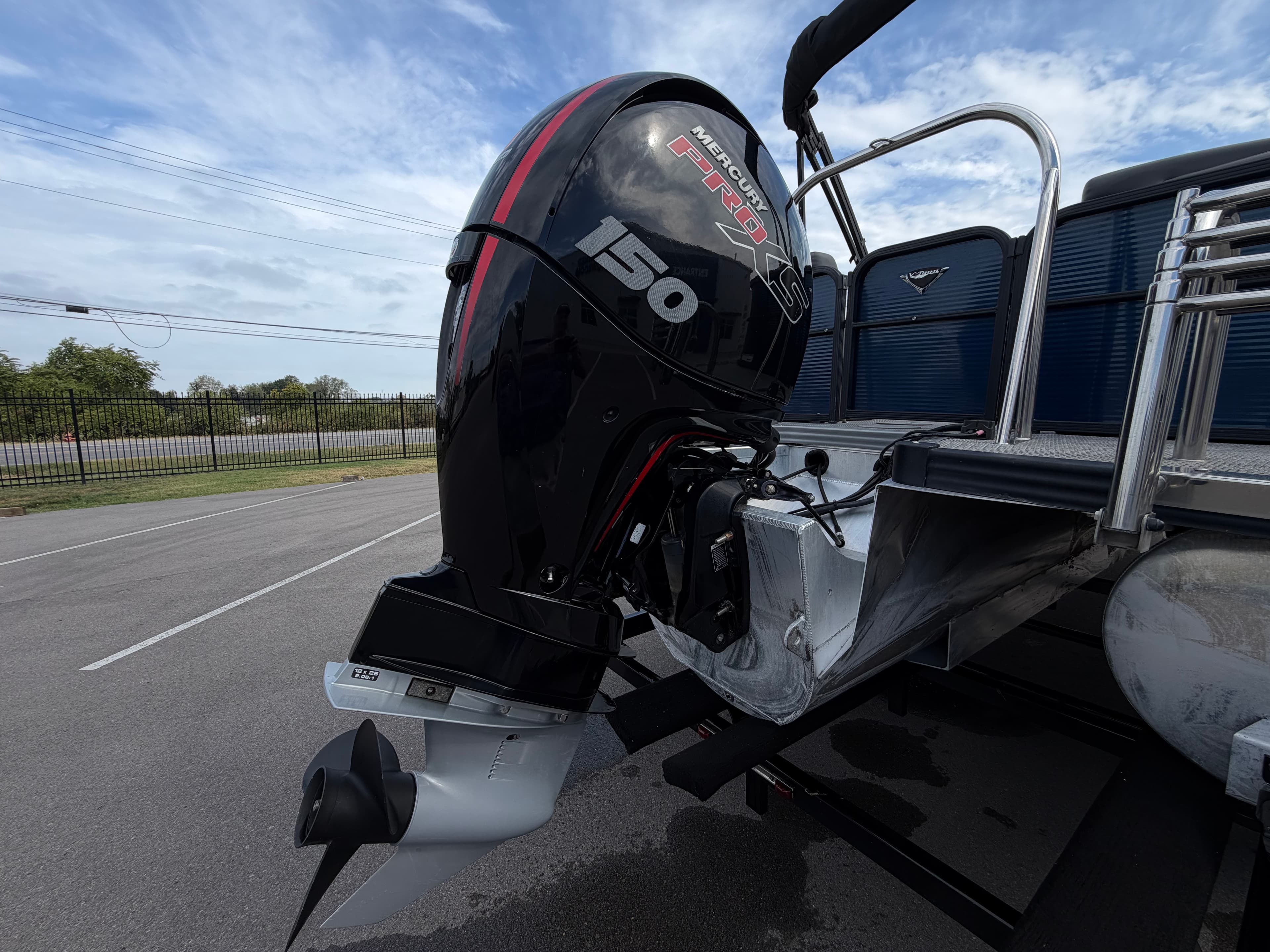 2022 Manitou Aurora - exterior