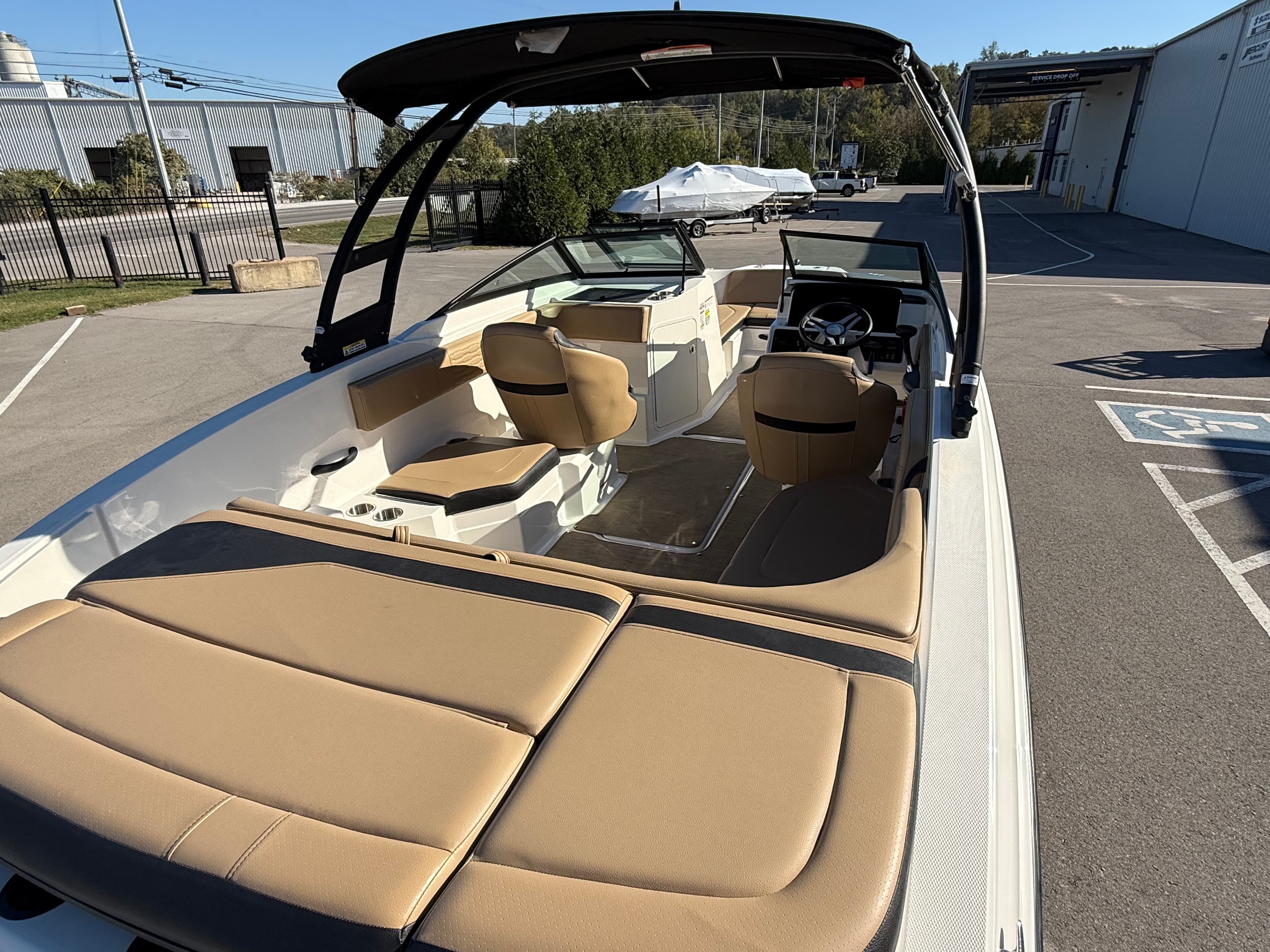 2024 Sea Ray SPX 210 - exterior