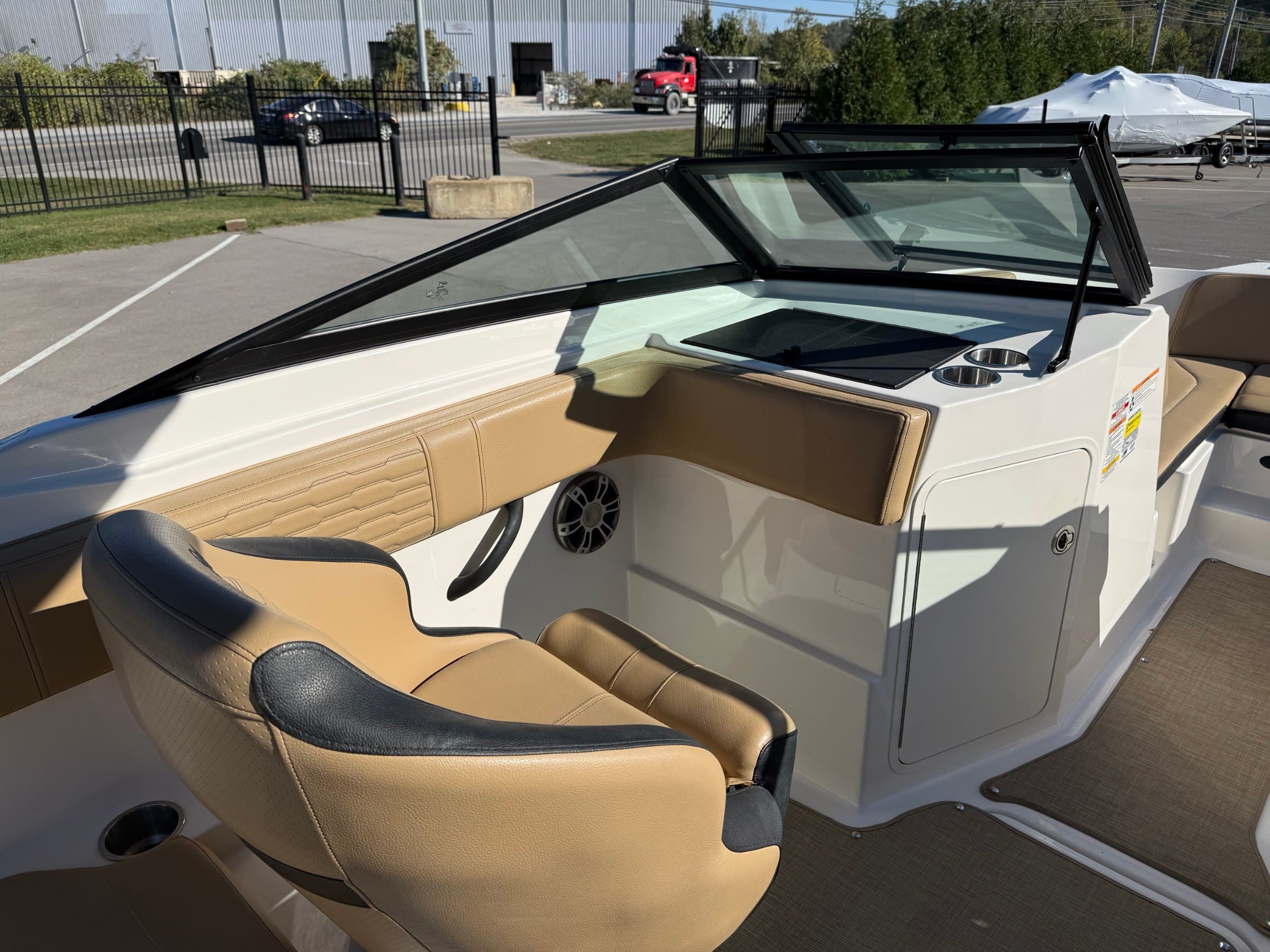 2024 Sea Ray SPX 210 - exterior