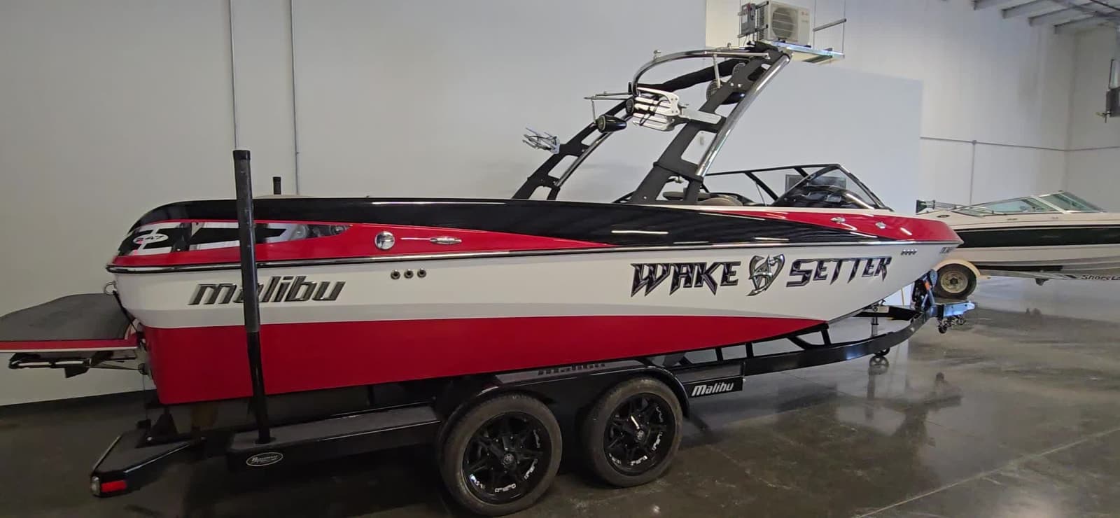 2011 Malibu Wakesetter LSV 247 - exterior