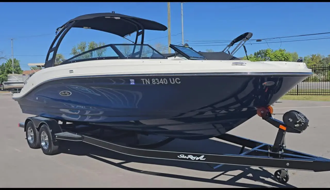 2023 Sea Ray 230 SPX - exterior